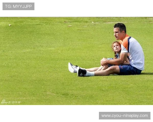 足球巨星们带娃日常温馨瞬间高清合集，展现家庭与事业的完美平衡