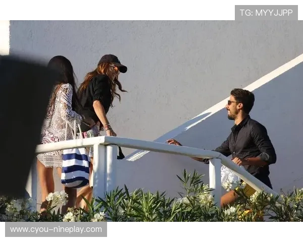 足球球星情侣揭秘 哪些顶级球员和明星伴侣携手共度人生