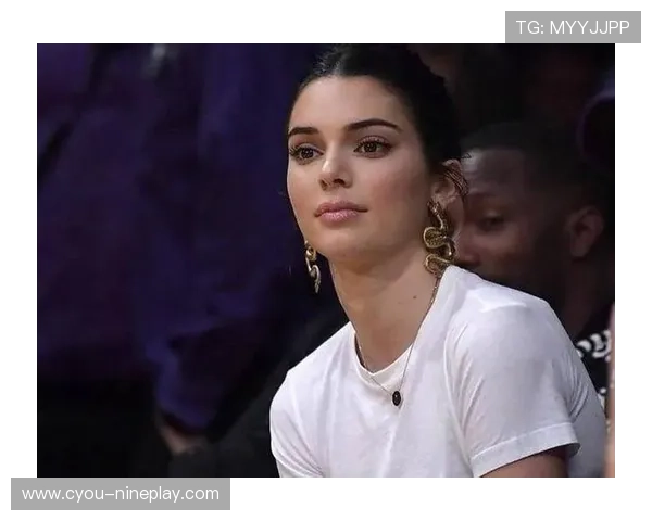 足球球星纷纷钟情詹娜她的魅力究竟为何如此吸引人 足球球星纷纷钟情詹娜她的魅力究竟为何如此吸引人